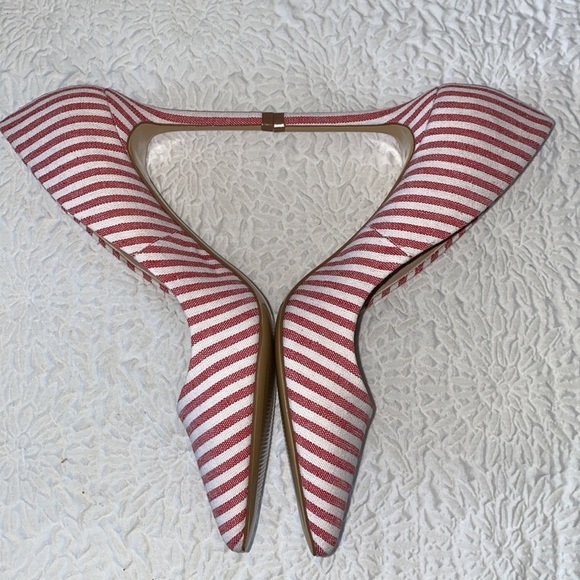 CHARLES By Charles David “Vicky” Candy Red Stripe Pump - Picture 3 of 6